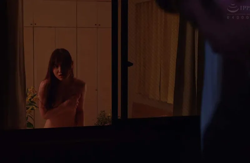 Em hotgirl cạnh nhà ông chồng người chồng cạnh bên nhà thường xuyên thay đồ ở ngay cửa sổ